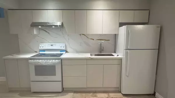 Bradford West Gwillimbury, ON L3Z 3C9,32 Smith ST #Basement
