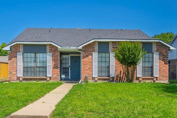 816 Plummer Drive, Cedar Hill, TX 75104