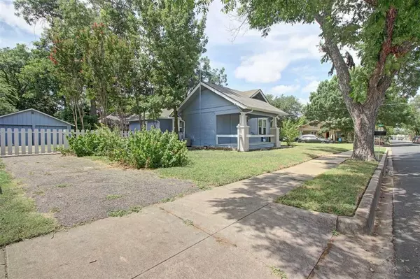 Cleburne, TX 76033,911 W Chambers Street