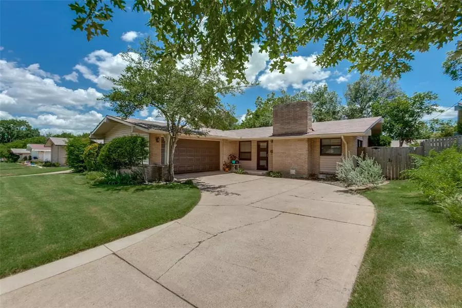 813 Sherbrook Drive, Richardson, TX 75080