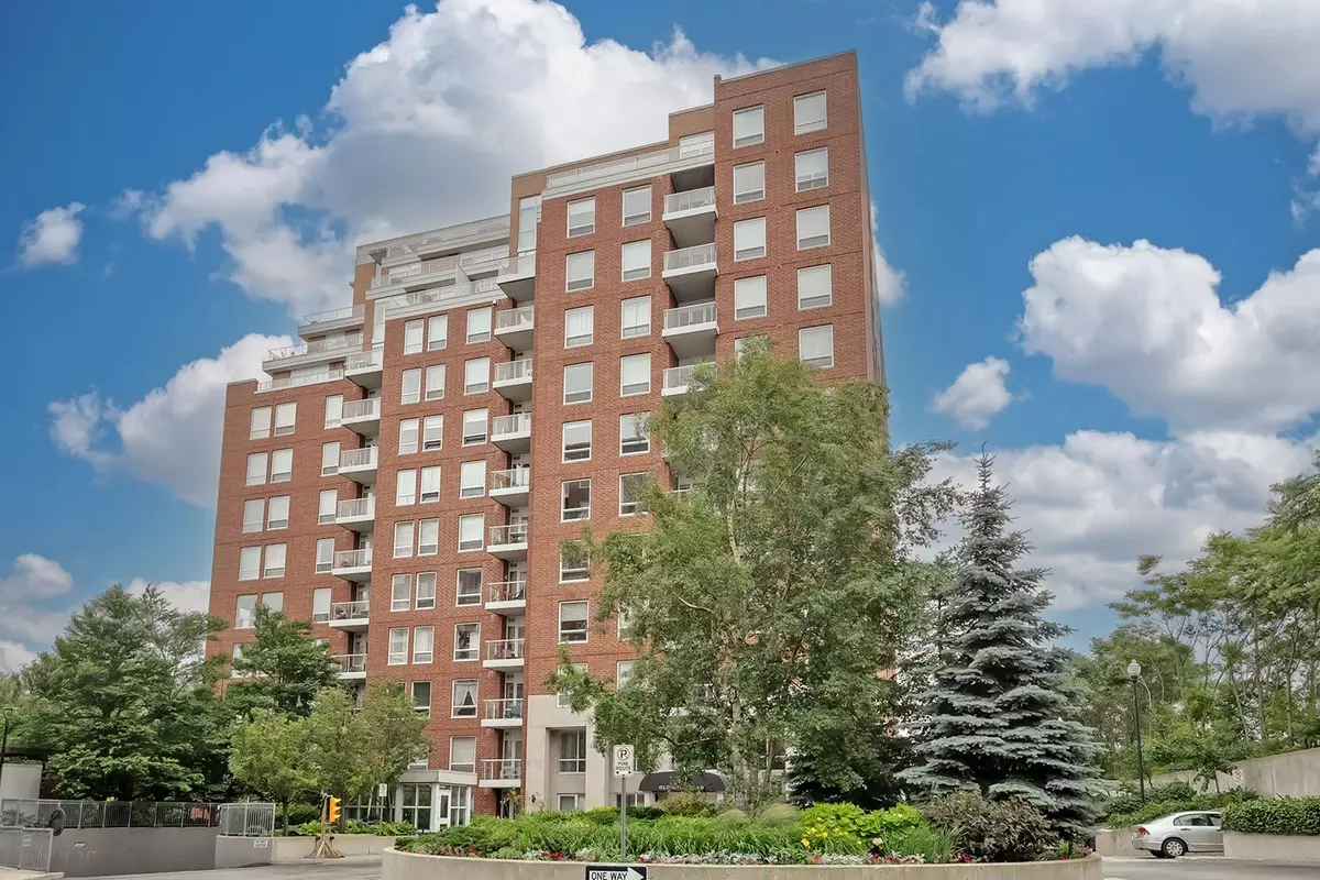 Oakville, ON L6J 7W2,40 Old Mill RD #602