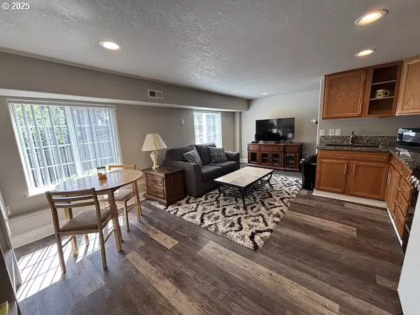 Salem, OR 97304,696 EISENHOWER DR