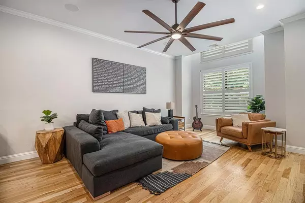 Fort Worth, TX 76102,724 E Bluff Street