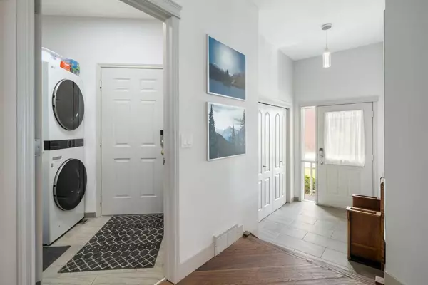 Calgary, AB T3A 6c2,147 Edgeridge TER Northwest