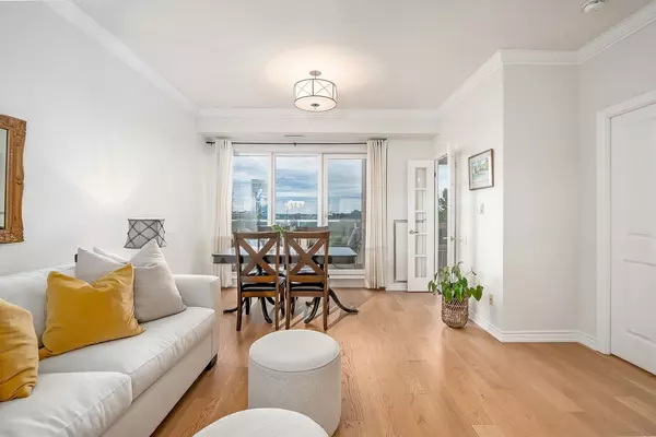 Oakville, ON L6J 7W2,40 Old Mill RD #602