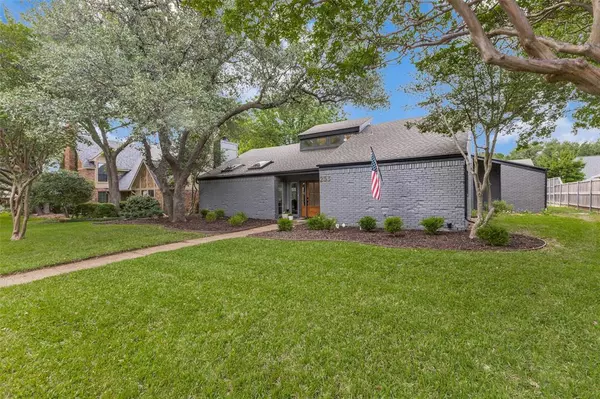 233 Woodcrest Drive, Richardson, TX 75080