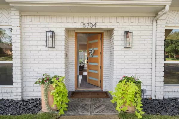 Dallas, TX 75227,5704 Winding Woods Trail
