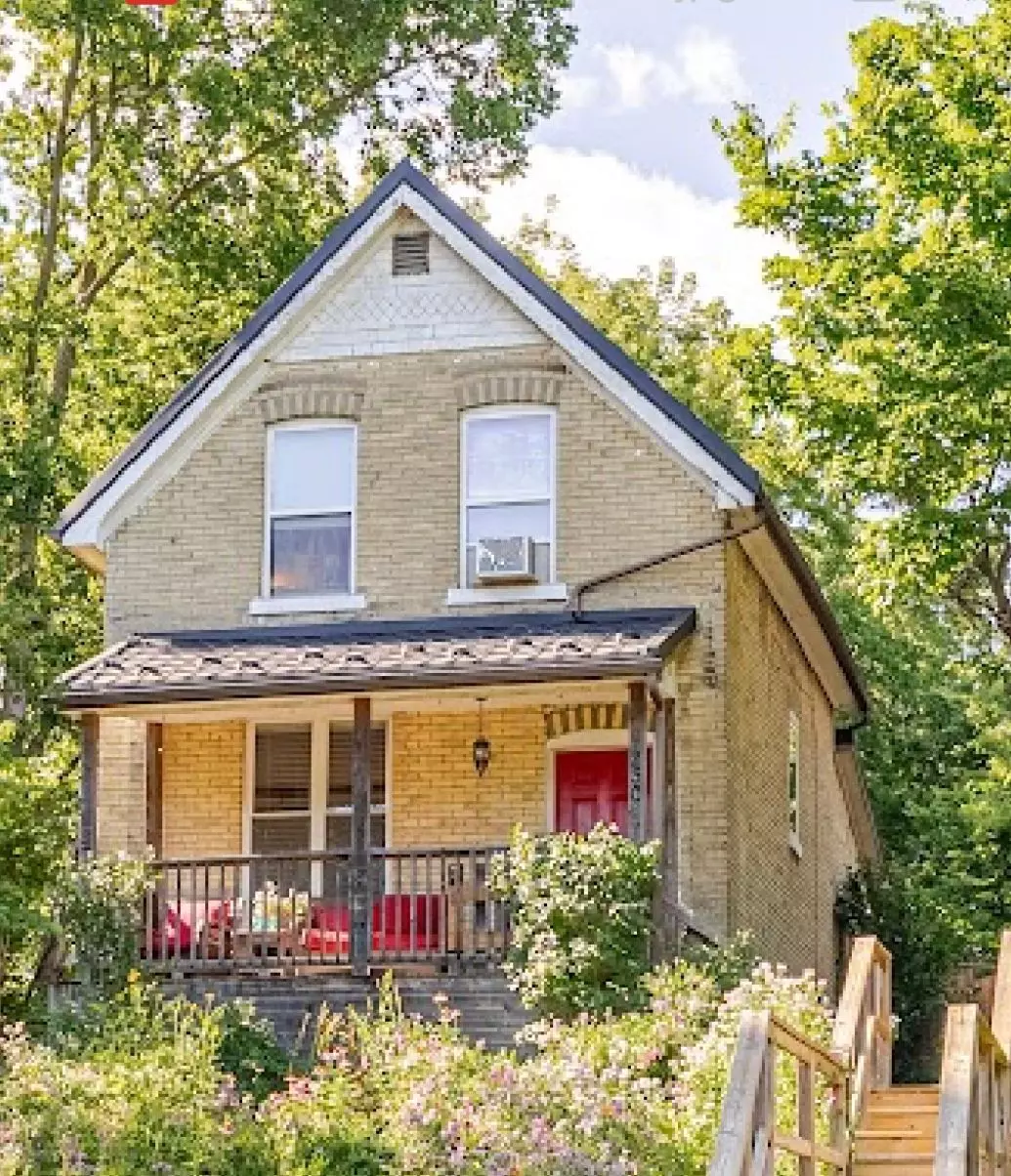 London East, ON N6B 1C9,230 Hill ST