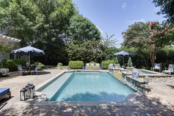 206 Katy Lake Drive, Waxahachie, TX 75165