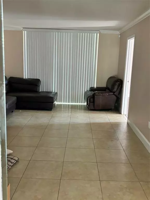Sunrise, FL 33322,8200 sunrise lakes #212