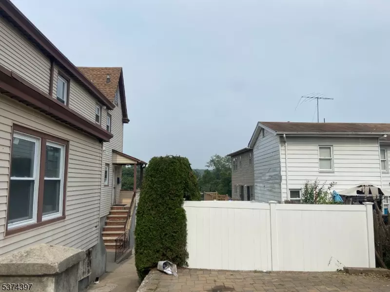 8 Willie St, Haledon Boro, NJ 07508