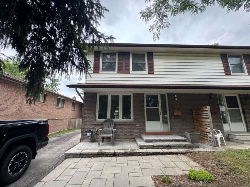 3272 Candela DR, Mississauga, ON L5A 2T8