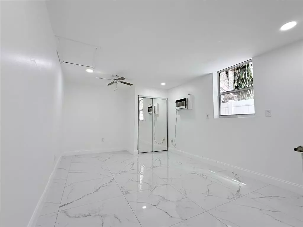 Hollywood, FL 33020,1850 Rodman St #4