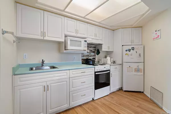 Parksville, BC V9P 2N5,264 McVickers St #407