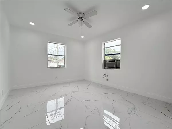 Hollywood, FL 33020,1850 Rodman St #3