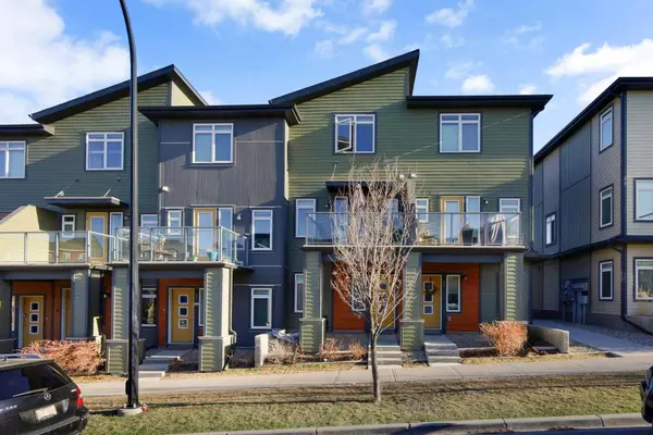 39 Sage Bluff Gate Northwest, Calgary, AB T3R 1T5