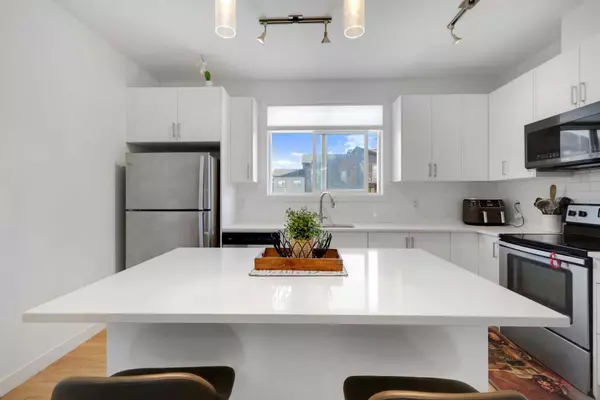 Calgary, AB T3R 1T5,39 Sage Bluff Gate NW