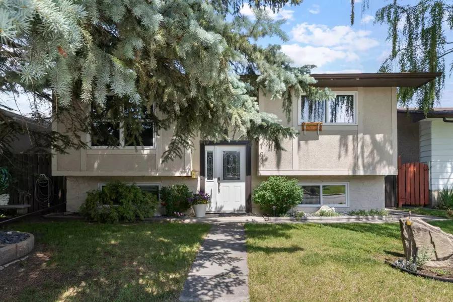 60 Dover Meadow Close Southeast, Calgary, AB T2B 2E2