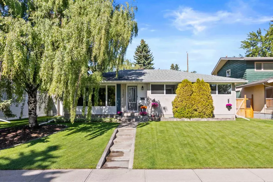 3307 Lakeside CRES SW, Calgary, AB T3E 6A7