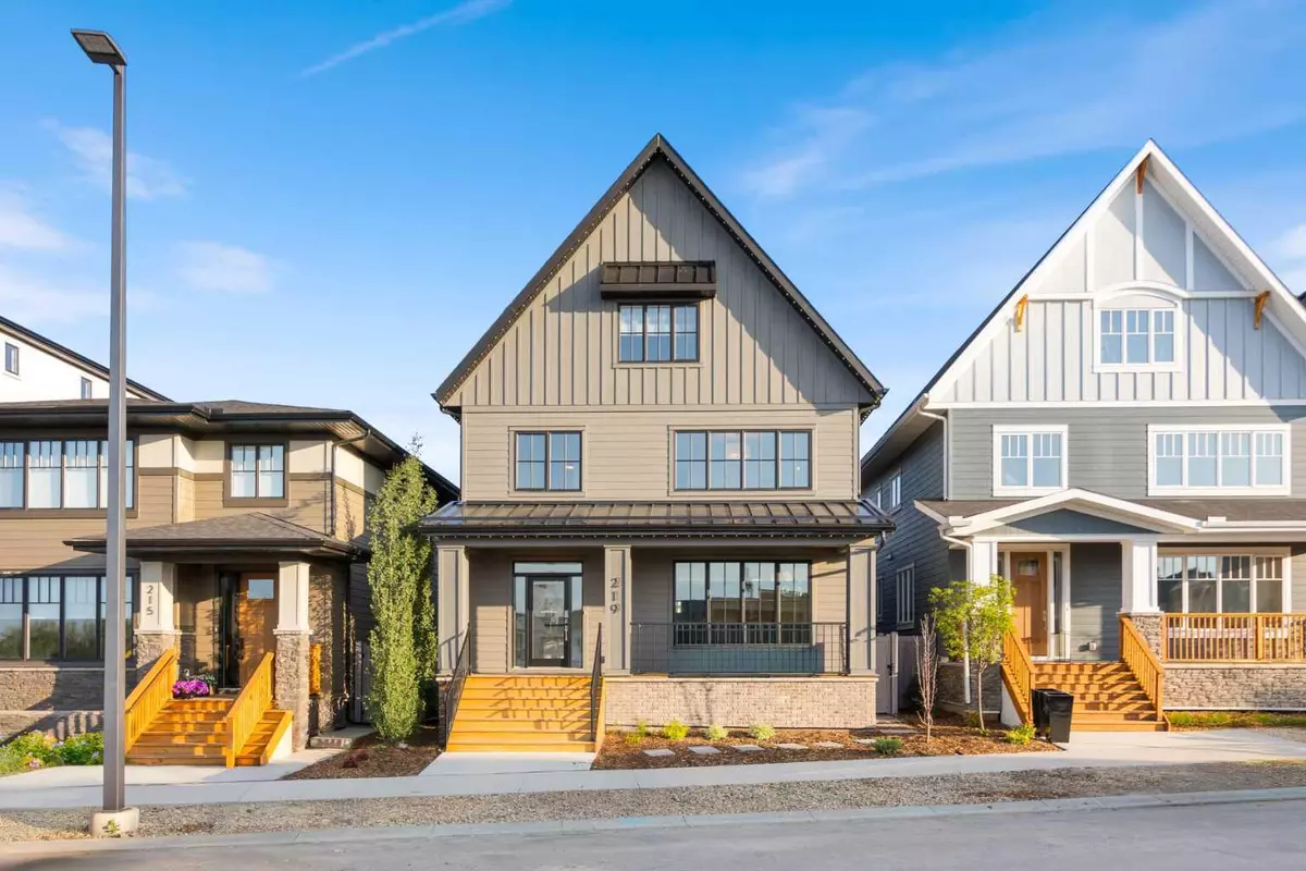 Calgary, AB T3E 8H4,219 Calais DR SW