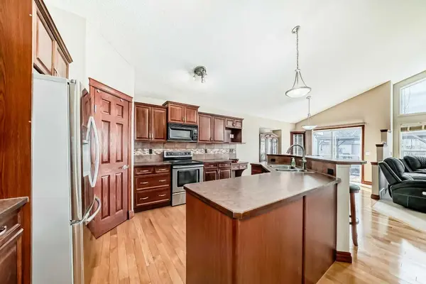 Chestermere, AB T1X 1T8,227 Hawkmere VW