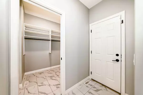 Calgary, AB T2X 3Z1,87 Legacy Glen TER Southeast