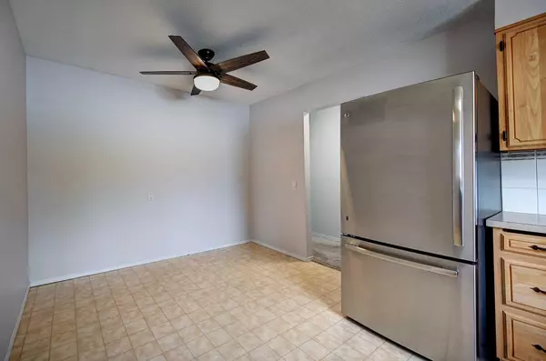 Calgary, AB T2W 1L7,1004 Cantabrian DR SW