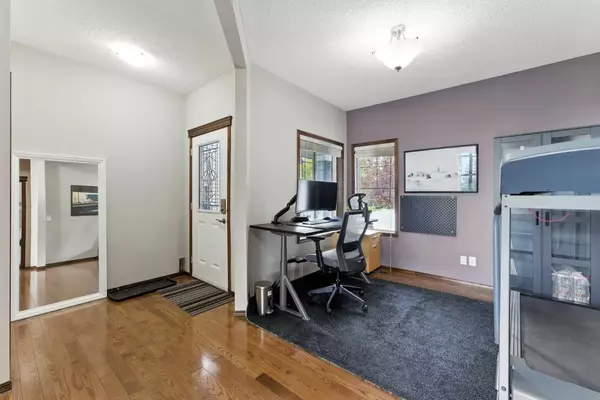 Calgary, AB T2X 0L9,148 Chaparral Valley TER SE