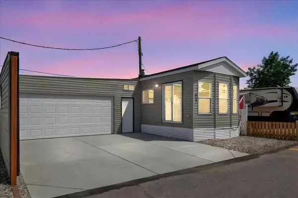 2106 50 ST Southeast #27, Calgary, AB T2J 5Z2