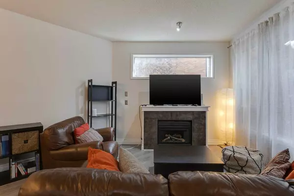 Calgary, AB T2T 2E1,2040 35 AVE Southwest #3