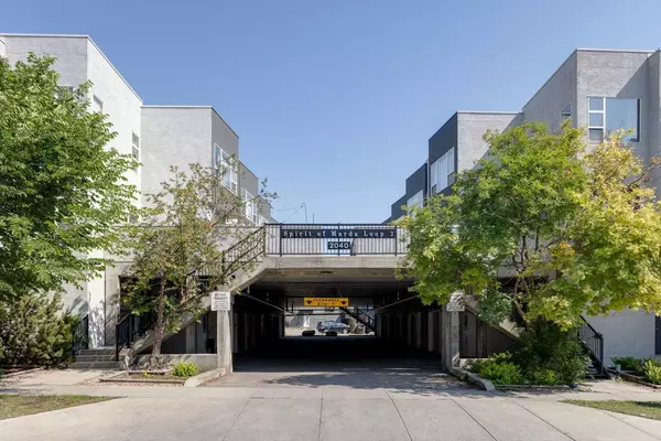 2040 35 AVE SW #3, Calgary, AB T2T 2E1