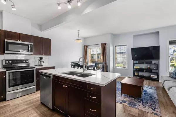 Airdrie, AB T4B 0B5,620 Luxstone LNDG SW #201