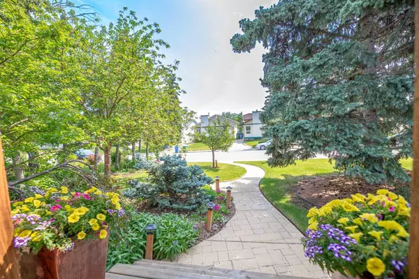 Calgary, AB T3C 2E2,1619 47 ST SW