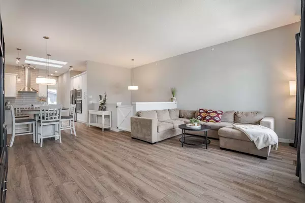 Calgary, AB T3P1L5,715 Livingston WAY Northeast