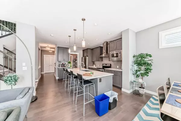 Calgary, AB T3P0W7,68 Evansglen CIR NW