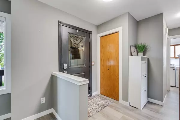 Calgary, AB T2Y 2W3,202 Shawinigan WAY SW