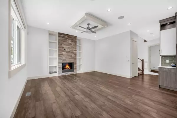 Calgary, AB T3P0L6,127 Evansview RD Northwest