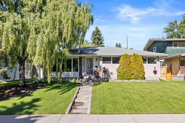 Calgary, AB T3E 6A7,3307 Lakeside CRES SW