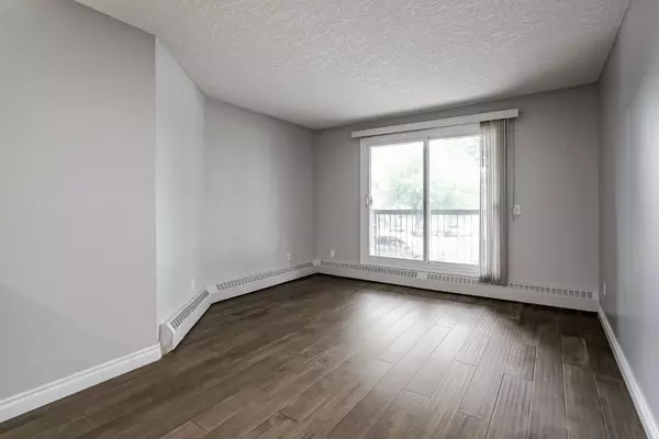 Calgary, AB T2S2Z9,60 38a AVE SW #305