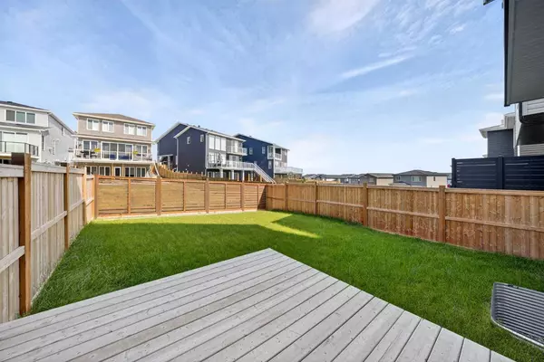 Calgary, AB T3P 1X8,61 Calhoun CRES NE