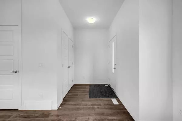 Calgary, AB T3P 2A3,25 Evanscrest Mews NW #101