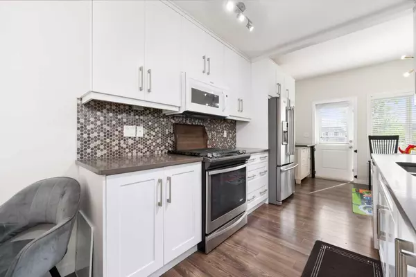 Calgary, AB T3P0P3,808 EVANSRIDGE Common NW