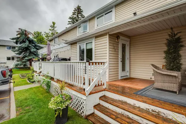 122 Killarney Glen CT SW, Calgary, AB T3E7H4