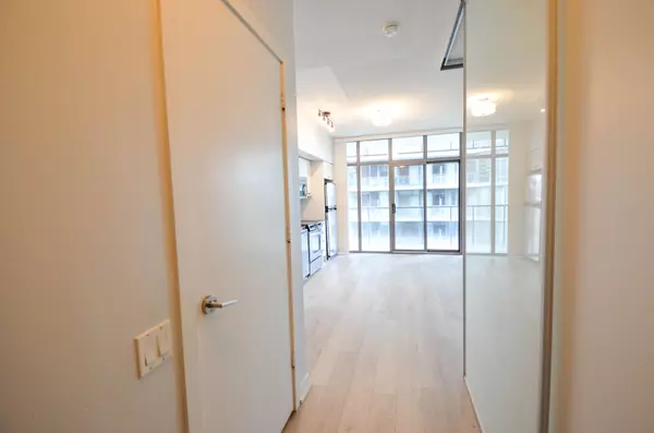 33 Charles ST E #912, Toronto C08, ON M4Y 0A2