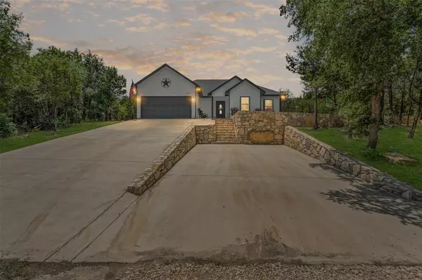 3228 Lakeside Drive, Granbury, TX 76048