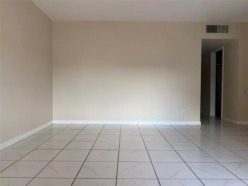 4928 Hollywood Blvd #12, Hollywood, FL 33021