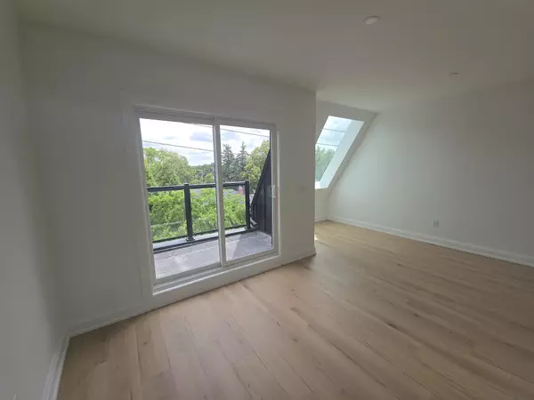 Toronto C03, ON M6C 3V9,696 Winona DR #3