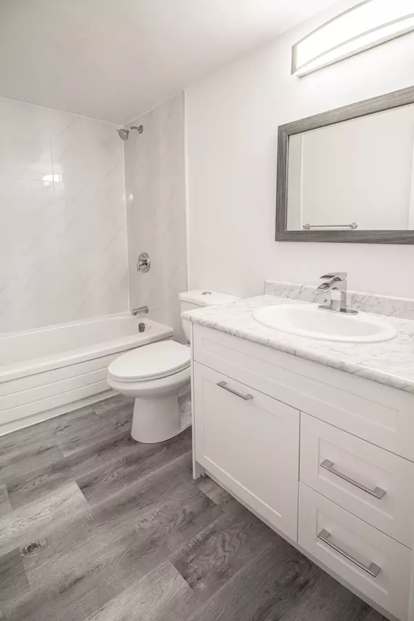 Niagara Falls, ON L2J 1M6,6287 O'neil ST #23