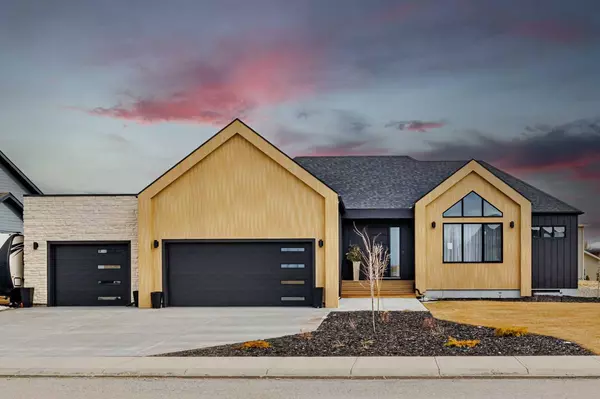 19 Monterra WAY, Cochrane Lake, AB T4C 0G9