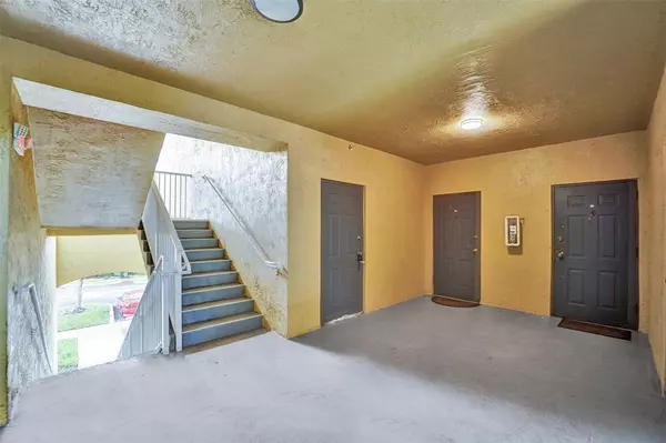 Davie, FL 33317,7085 Nova Dr #203